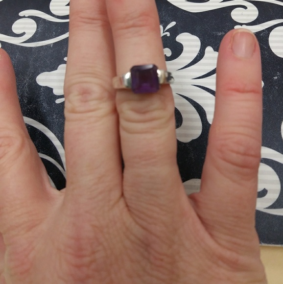 Silver ring. Size 5.  Purple stone - Picture 1 of 6